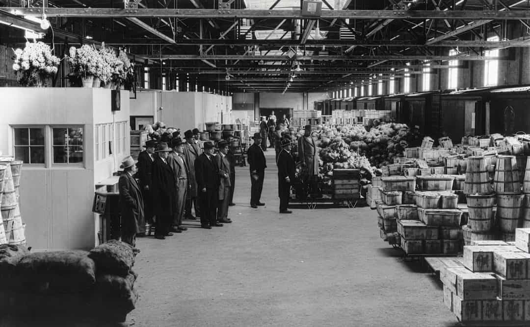 Black and white photo of inside of the Pennsylvania lines united fruit fruit auction company in cincinnati Ohio